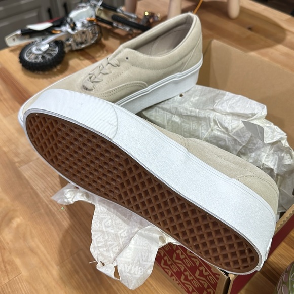 Women’s vans - Picture 3 of 5